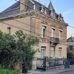 Le Petit Chateau 3* Saint-Michel (Aisne)