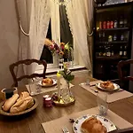 Le Petit Chateau Bed & Breakfast