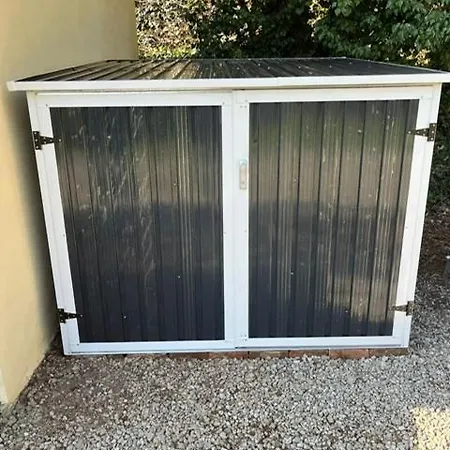 Le Petit Chateau Bed & Breakfast 3*