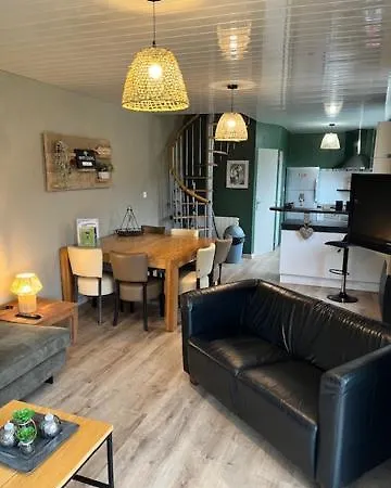 Le Petit Chateau Bed & Breakfast