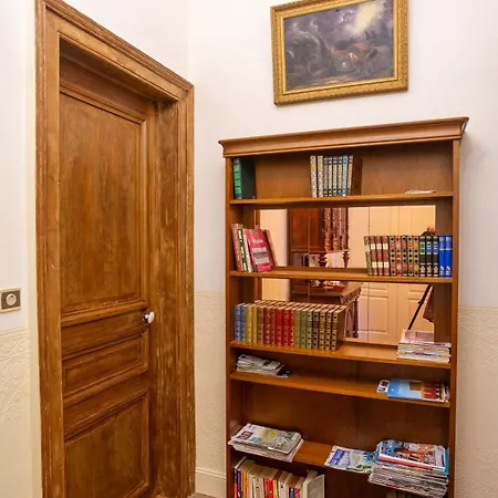 Le Petit Chateau Bed & Breakfast