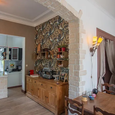 Le Petit Chateau Bed and breakfast