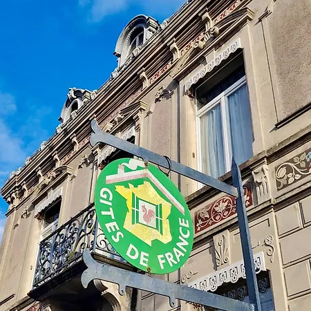 Le Petit Chateau Bed & Breakfast