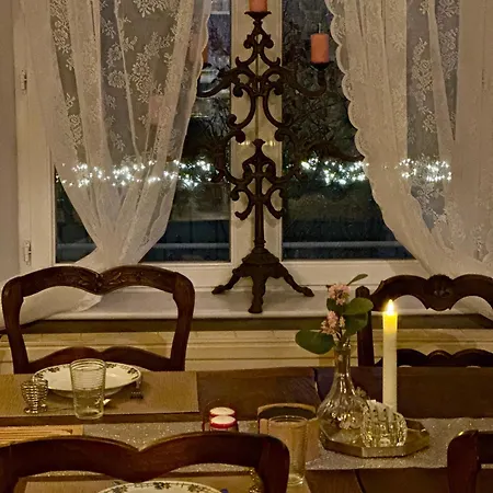 Le Petit Chateau Bed & Breakfast