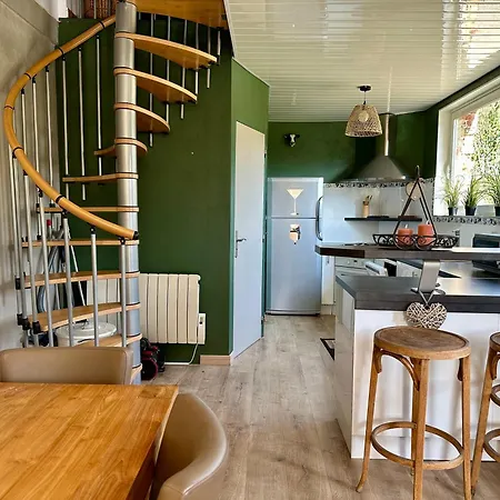 Le Petit Chateau 3* Saint-Michel (Aisne)