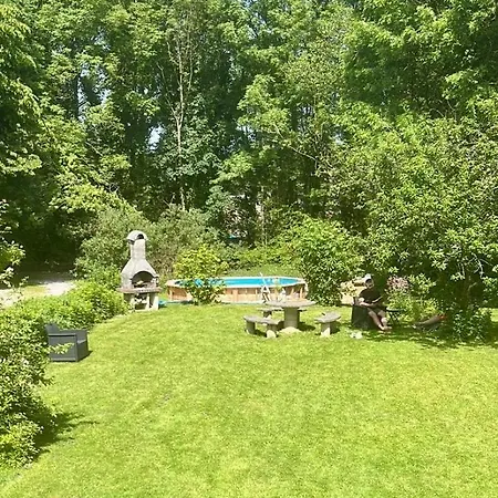 Le Petit Chateau Bed and breakfast 3*