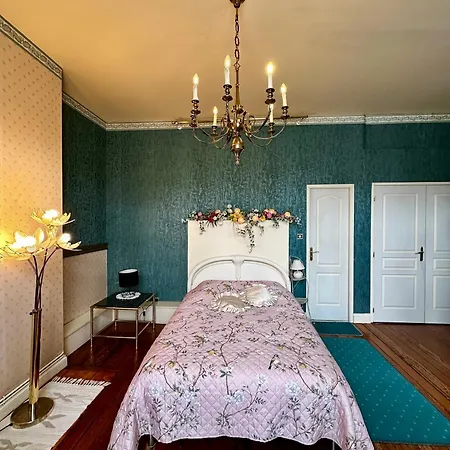 Le Petit Chateau 3*