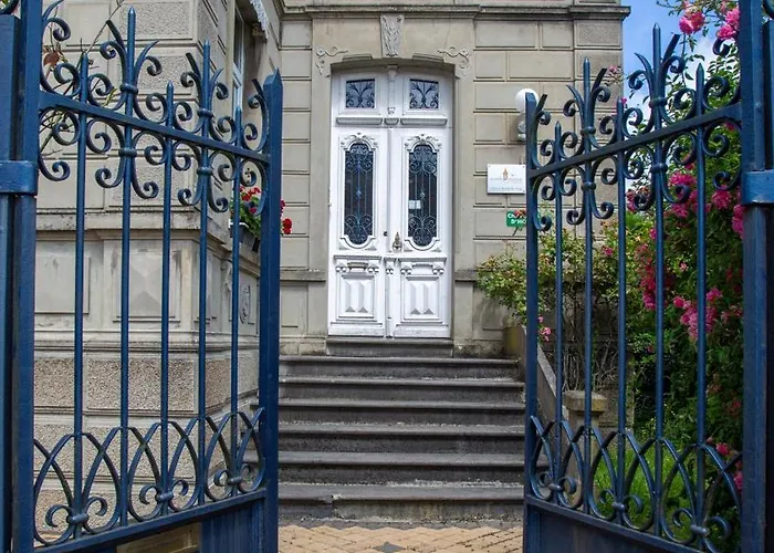 Le Petit Chateau Bed and breakfast