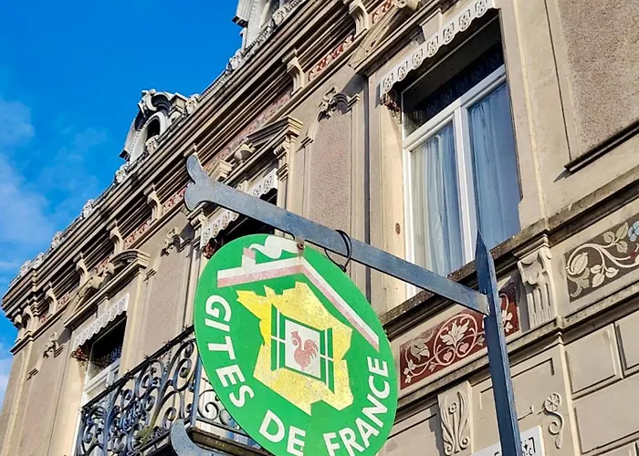 Le Petit Chateau Bed and breakfast